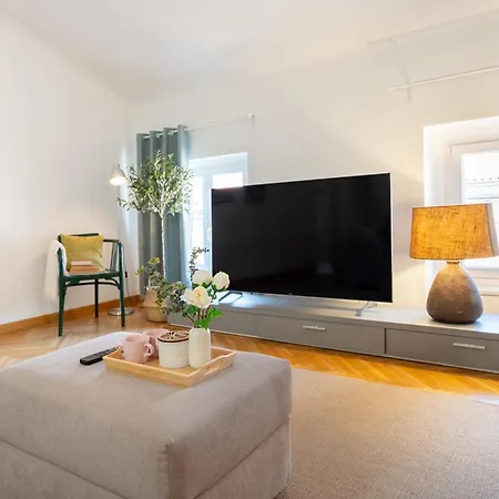 Floor In The Heart Of The * 的里雅斯特